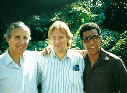 Ein Bild, das Person, Menschliches Gesicht, Kleidung, Lächeln enthält.
KI-generierte Inhalte können fehlerhaft sein.