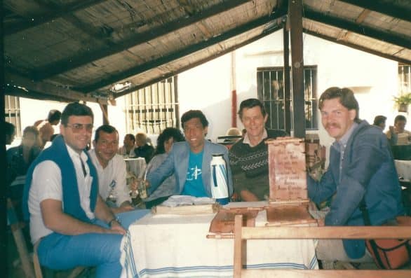 Ein Bild, das Kleidung, Person, Mann, Menschliches Gesicht enthält.
Automatisch generierte Beschreibung