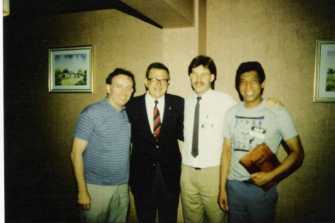 Ein Bild, das Kleidung, Person, Wand, Menschliches Gesicht enthält.
Automatisch generierte Beschreibung