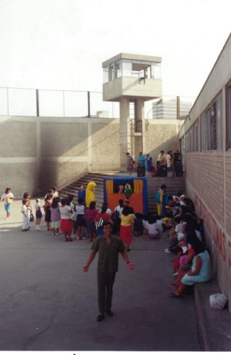 Ein Bild, das Himmel, draußen, Gebäude, Menschen enthält.
KI-generierte Inhalte können fehlerhaft sein.