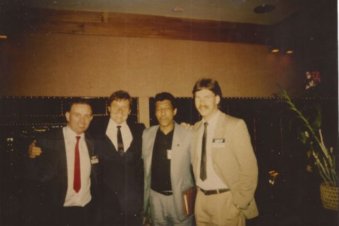 Ein Bild, das Kleidung, Person, Wand, Menschliches Gesicht enthält.
Automatisch generierte Beschreibung