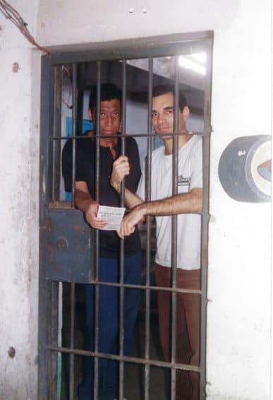 Ein Bild, das Kleidung, Person, Menschliches Gesicht, Im Haus enthält.
KI-generierte Inhalte können fehlerhaft sein.